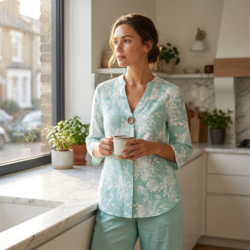 ๐ฅโจ Stylish 2-piece set with V-neck โ relaxed & flattering fit ๐