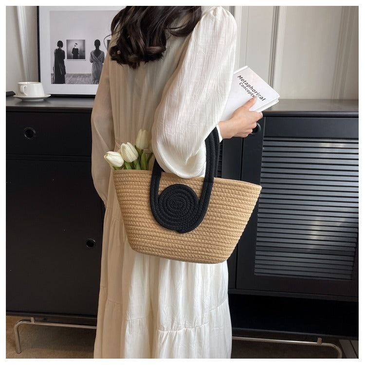 Simple round-shaped straw commuter tote bag for women